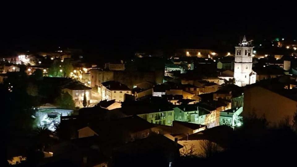 Los Callejones Arenas de San Pedro Ngoại thất bức ảnh